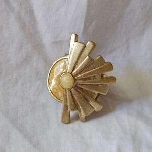 Bold Art Deco Sunburst Ring Cream Cabochon Gold Tone Cocktail Statement Size 7